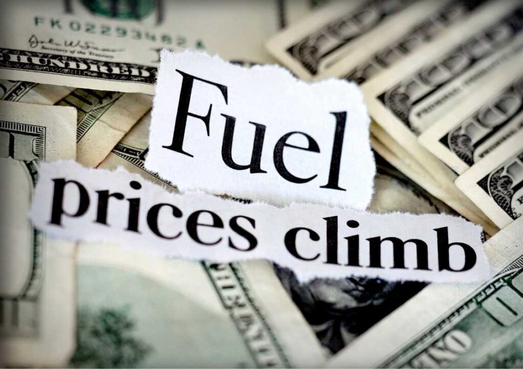 Krisis Energi 2021 menyebabkan kenaikan harga bahan bakar minyak